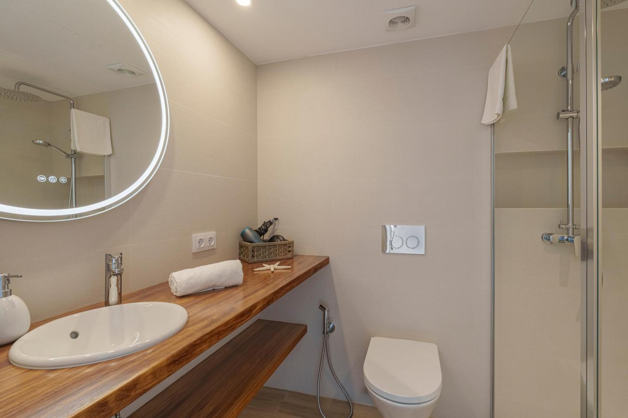 Almadrava, Apartment *